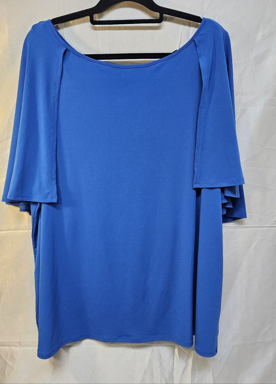 Iman Royal Blue With A Keyhole Back Short Sleeve Top